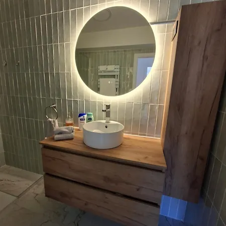 Elegant And Comfortable 3 Room, & Transport Within Walking Distance *