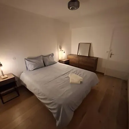 Elegant And Comfortable 3 Room, & Transport Within Walking Distance 公寓