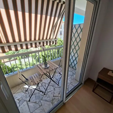 Elegant And Comfortable 3 Room, & Transport Within Walking Distance 尼斯