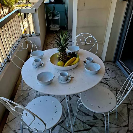 Elegant And Comfortable 3 Room, & Transport Within Walking Distance 尼斯
