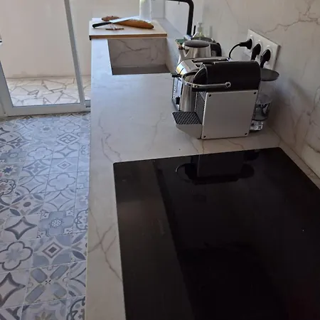 아파트 Elegant And Comfortable 3 Room, & Transport Within Walking Distance *