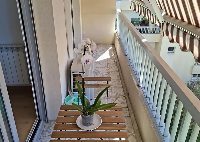 아파트 Elegant And Comfortable 3 Room, & Transport Within Walking Distance 니스