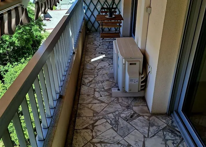 아파트 Elegant And Comfortable 3 Room, & Transport Within Walking Distance *