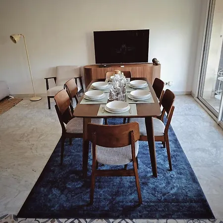 Apartament Elegant And Comfortable 3 Room, & Transport Within Walking Distance *