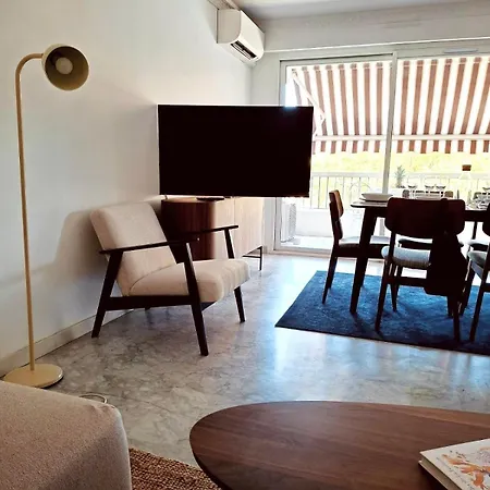 Elegant And Comfortable 3 Room, & Transport Within Walking Distance *