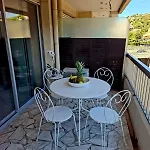 شقة Elegant And Comfortable 3 Room, & Transport Within Walking Distance *