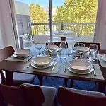 Elegant And Comfortable 3 Room, & Transport Within Walking Distance *