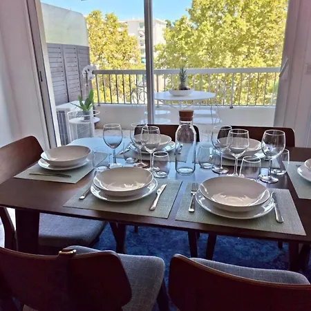 Elegant And Comfortable 3 Room, & Transport Within Walking Distance *