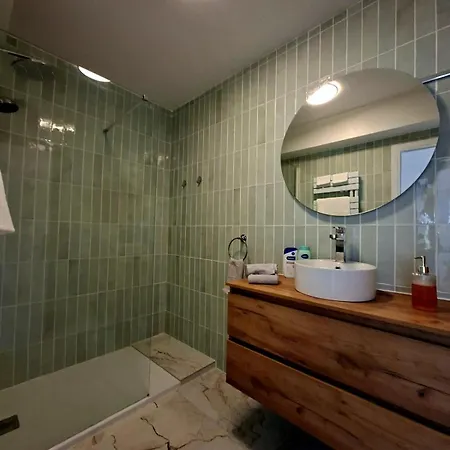 Elegant And Comfortable 3 Room, & Transport Within Walking Distance