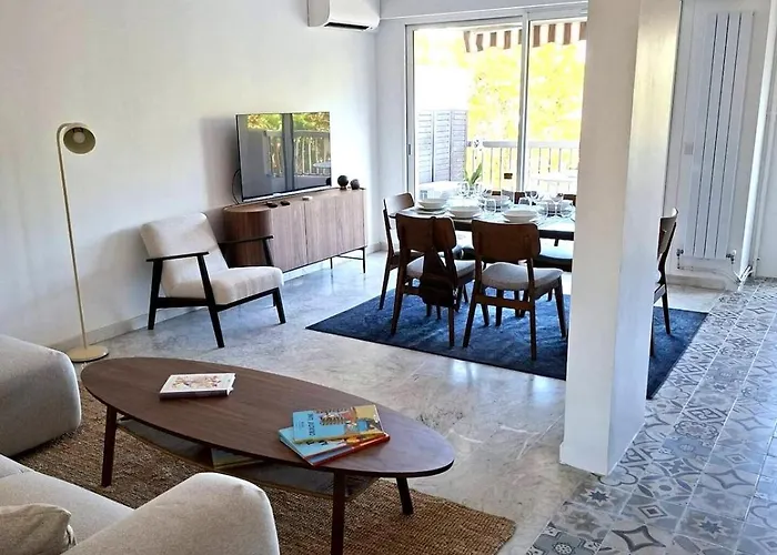 Elegant And Comfortable 3 Room, & Transport Within Walking Distance Διαμέρισμα