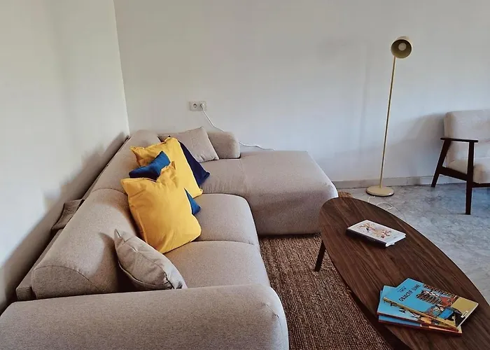 Lägenhet Elegant And Comfortable 3 Room, & Transport Within Walking Distance