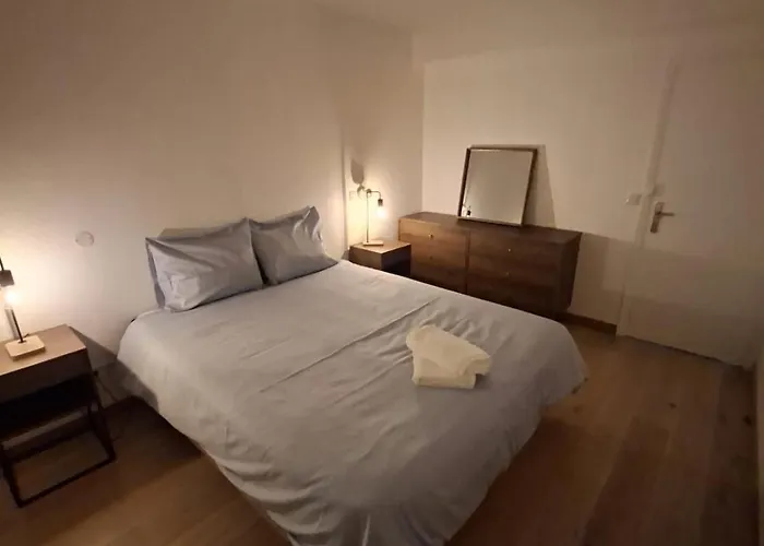 Elegant And Comfortable 3 Room, & Transport Within Walking Distance Lägenhet