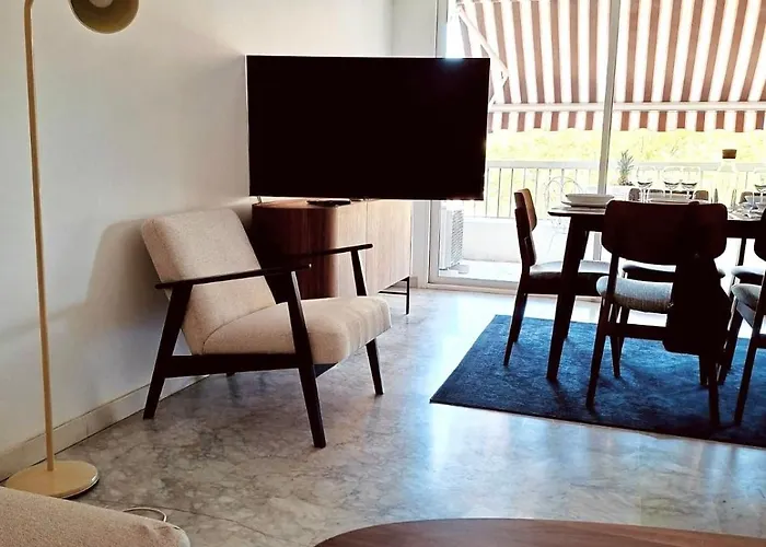 Elegant And Comfortable 3 Room, & Transport Within Walking Distance *