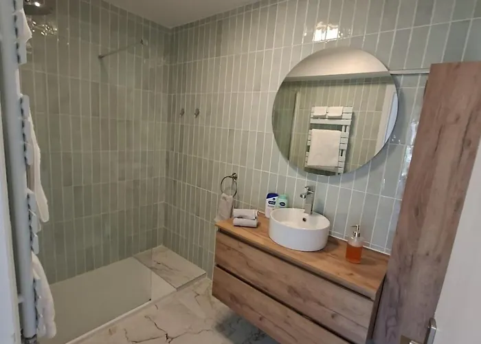 Apartmán Elegant And Comfortable 3 Room, & Transport Within Walking Distance *