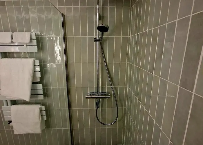 Elegant And Comfortable 3 Room, & Transport Within Walking Distance Lägenhet