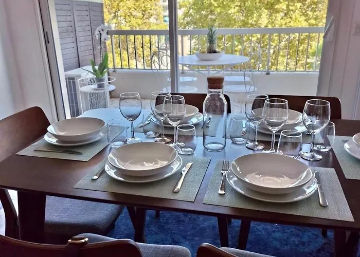 Elegant And Comfortable 3 Room, & Transport Within Walking Distance *