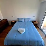 Appartement Elegant And Comfortable 3 Room, & Transport Within Walking Distance Nice