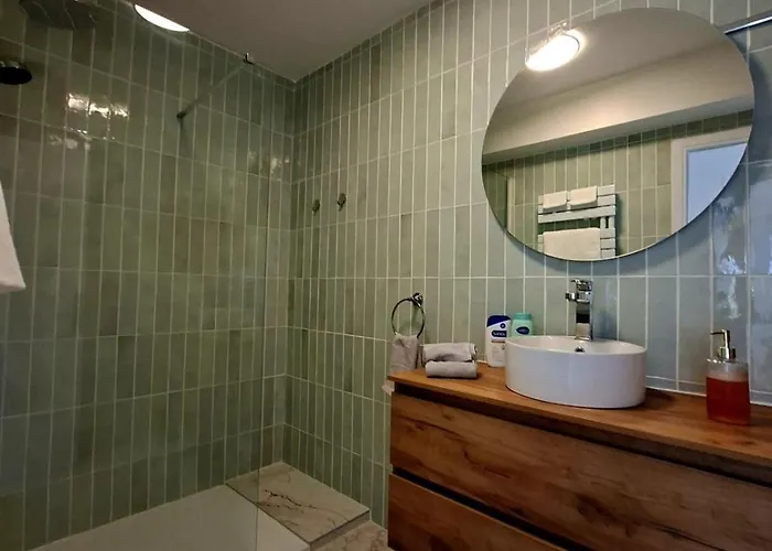 Elegant And Comfortable 3 Room, & Transport Within Walking Distance